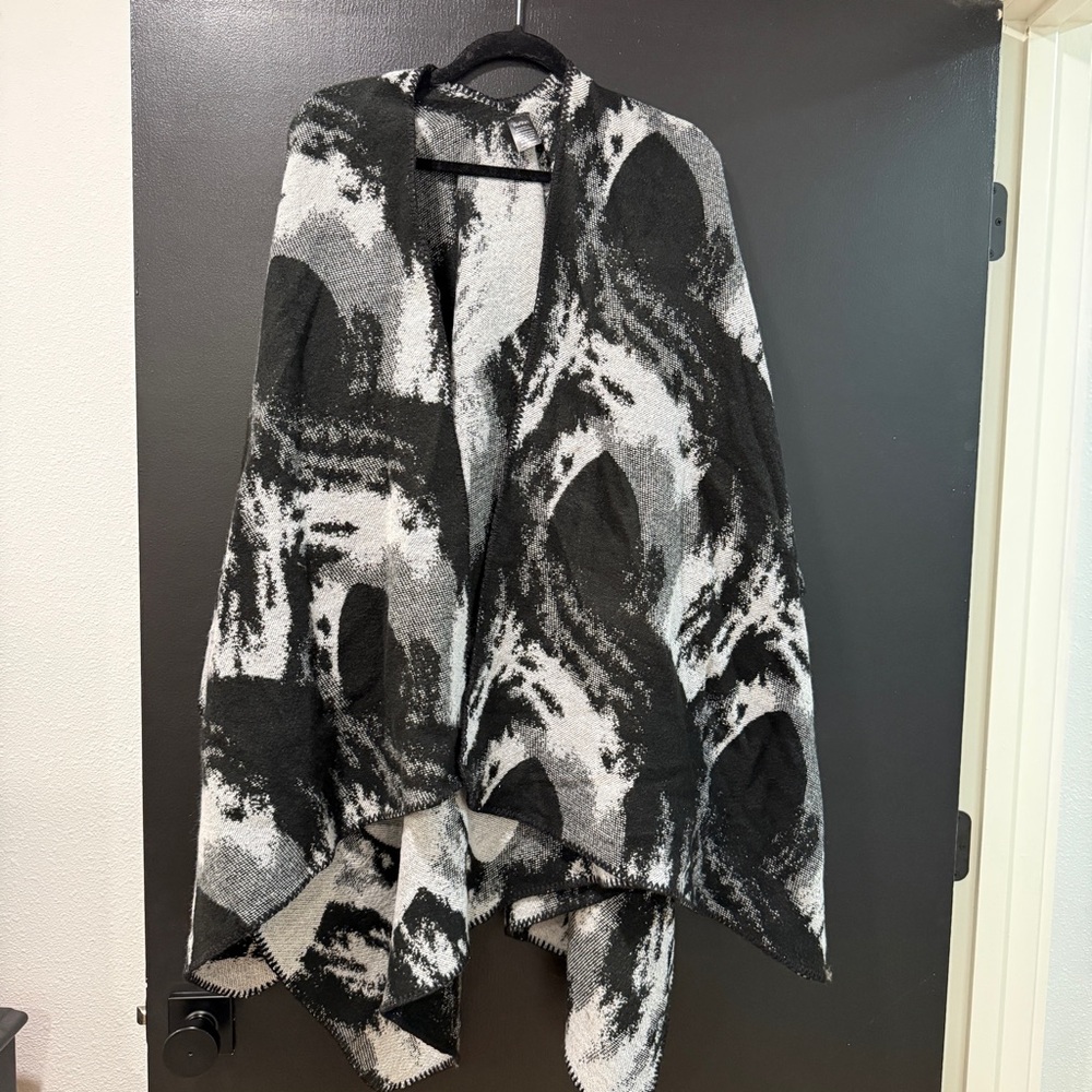 Elegant Black and Gray Women's Poncho